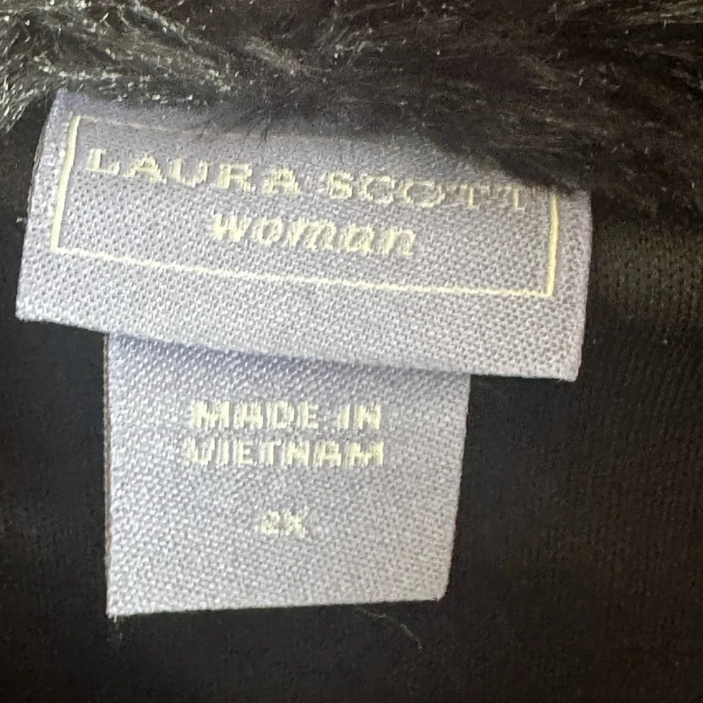 Laura Scott Woman’s Vegan Fur black zip up vest. Size 2x - Picture 3 of 6